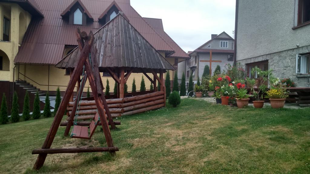 Pokoje Goscinne U Krysi Mizerna Luaran gambar